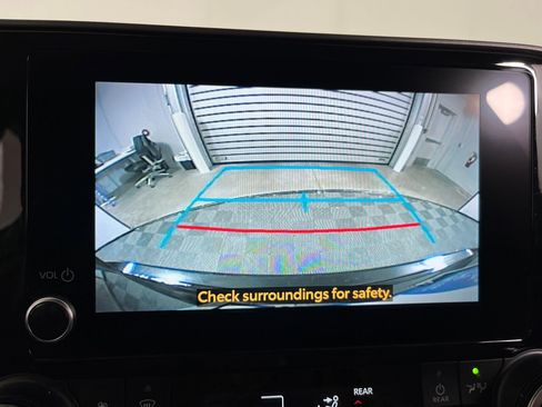 Used 2023 Toyota Highlander LE image 23