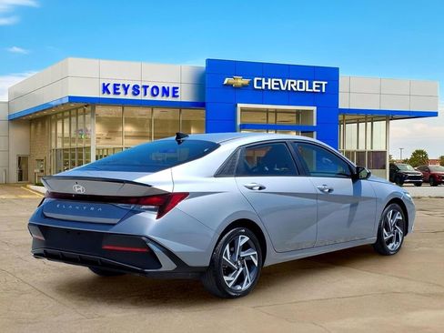 Used 2025 Hyundai Elantra Sport FWD image 7