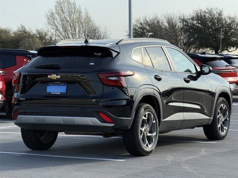 Certified 2025 Chevrolet Trax LT image 4