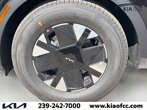 New 2026 Kia Sportage LX FWD image 33