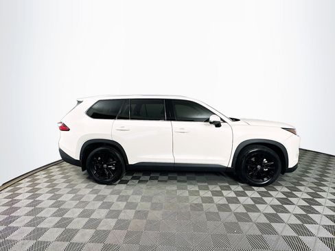 Used 2024 Toyota Grand Highlander AWD image 8