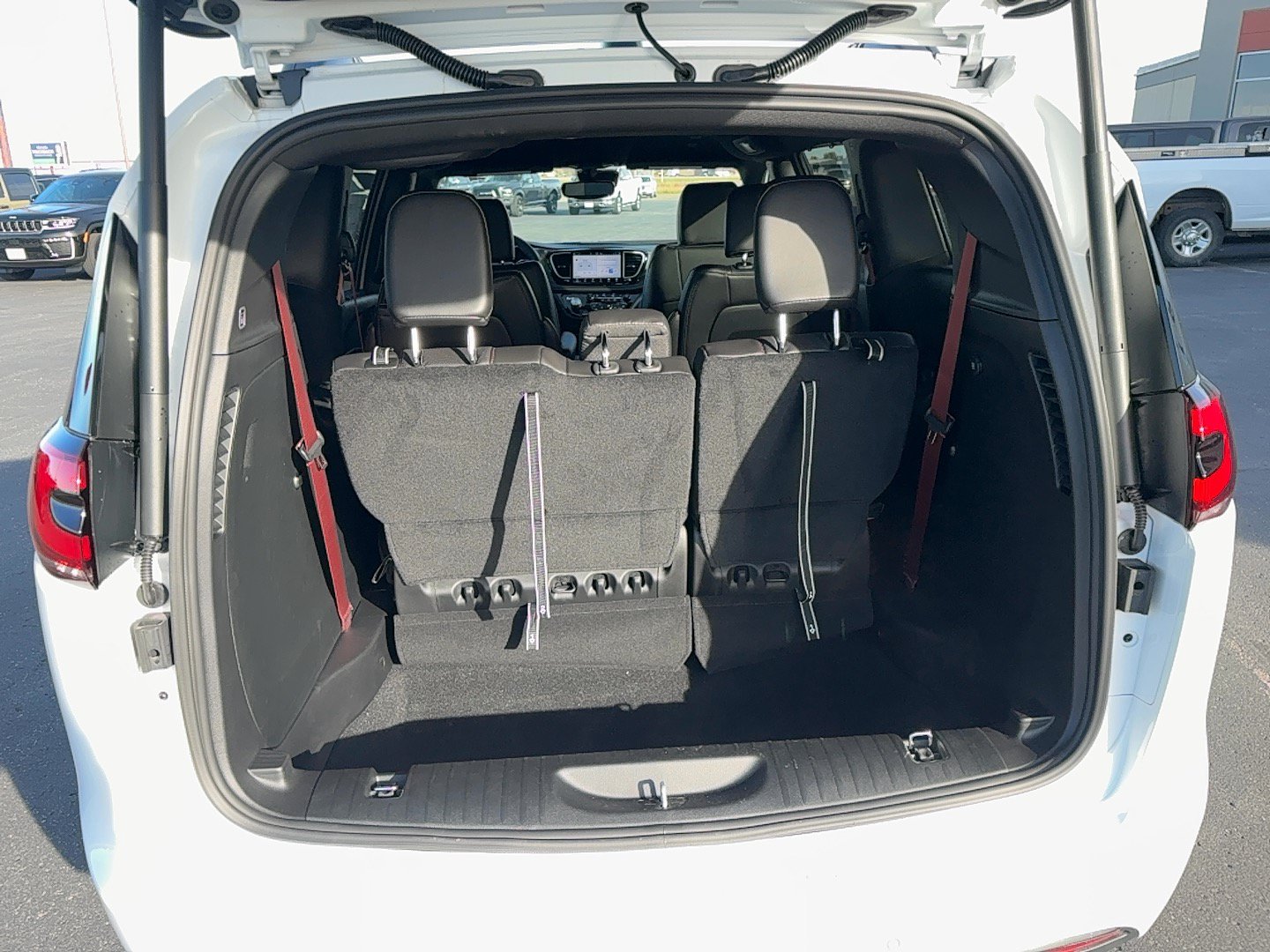 New 2027 Chrysler Pacifica Select AWD/4WD image 21
