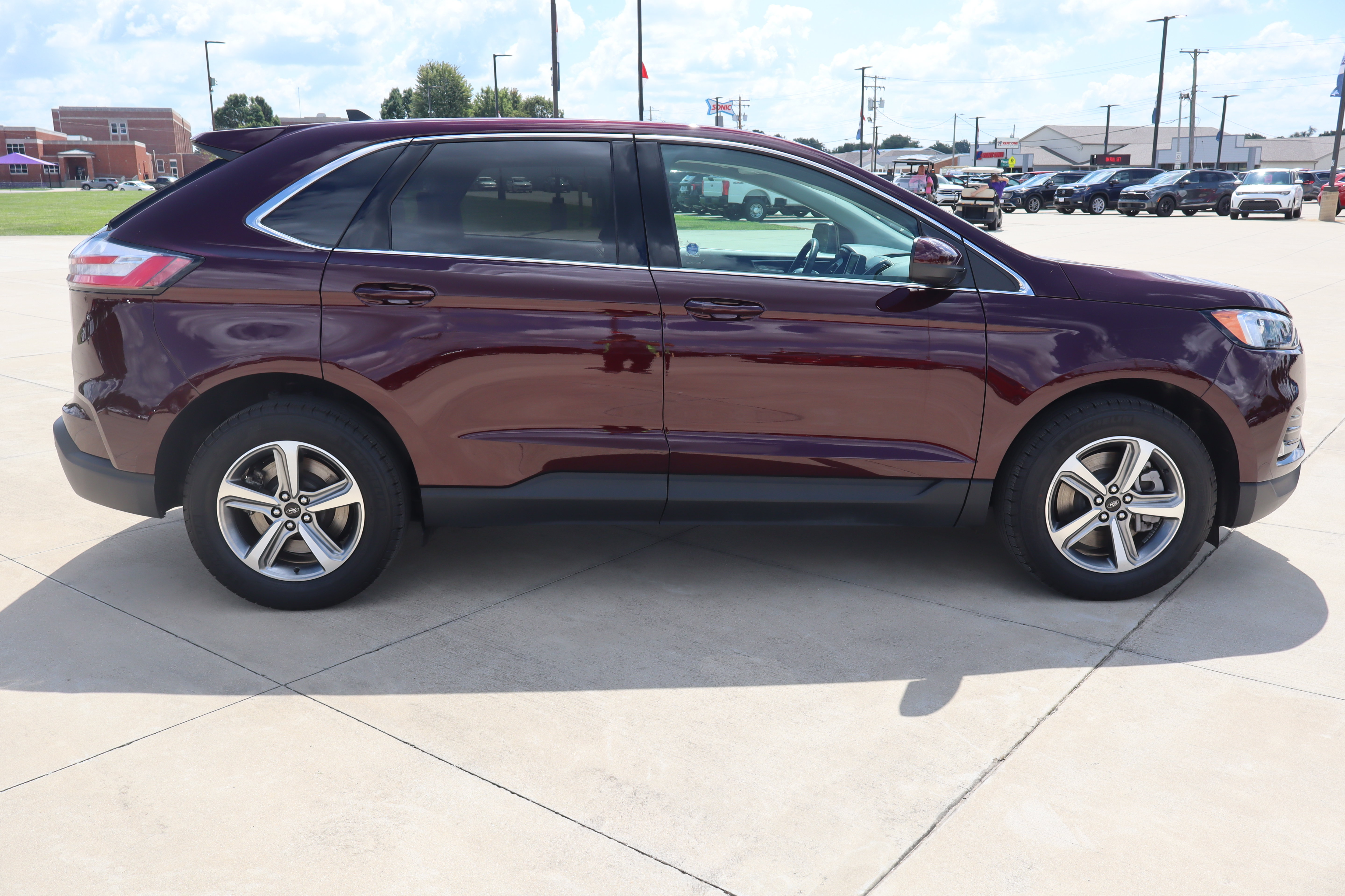 Used 2024 Ford Edge SEL w/ Convenience Package AWD/4WD image 4