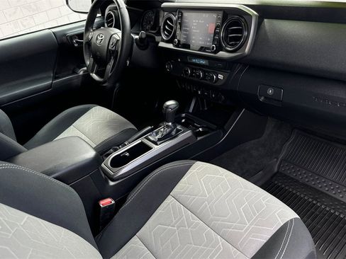 Used 2021 Toyota Tacoma TRD Sport image 15