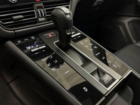 Certified 2026 Porsche Macan image 19