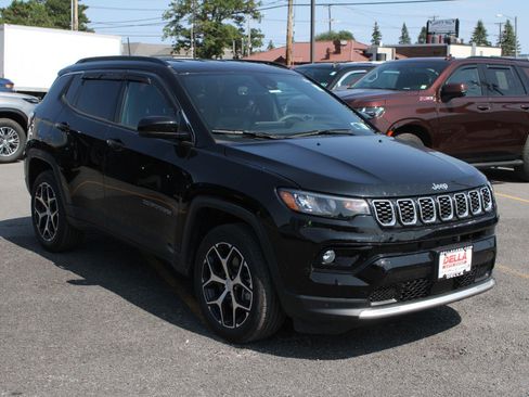 Used 2024 Jeep Compass Limited AWD/4WD image 3