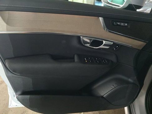 Used 2025 Volvo XC90 B6 Plus image 16