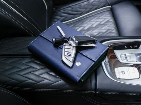 Used 2020 BMW ALPINA B7 xDrive w/ Luxury Rear Seating Package image 68