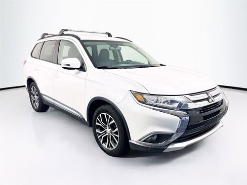 Used 2018 Mitsubishi Outlander SE image 29