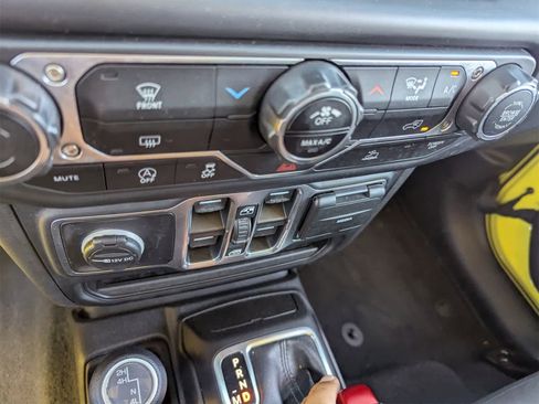 Used 2023 Jeep Wrangler Sport S image 29