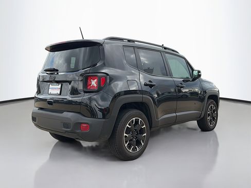 Used 2023 Jeep Renegade Latitude AWD/4WD image 2