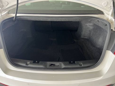 Used 2013 Ford Taurus SEL FWD image 16