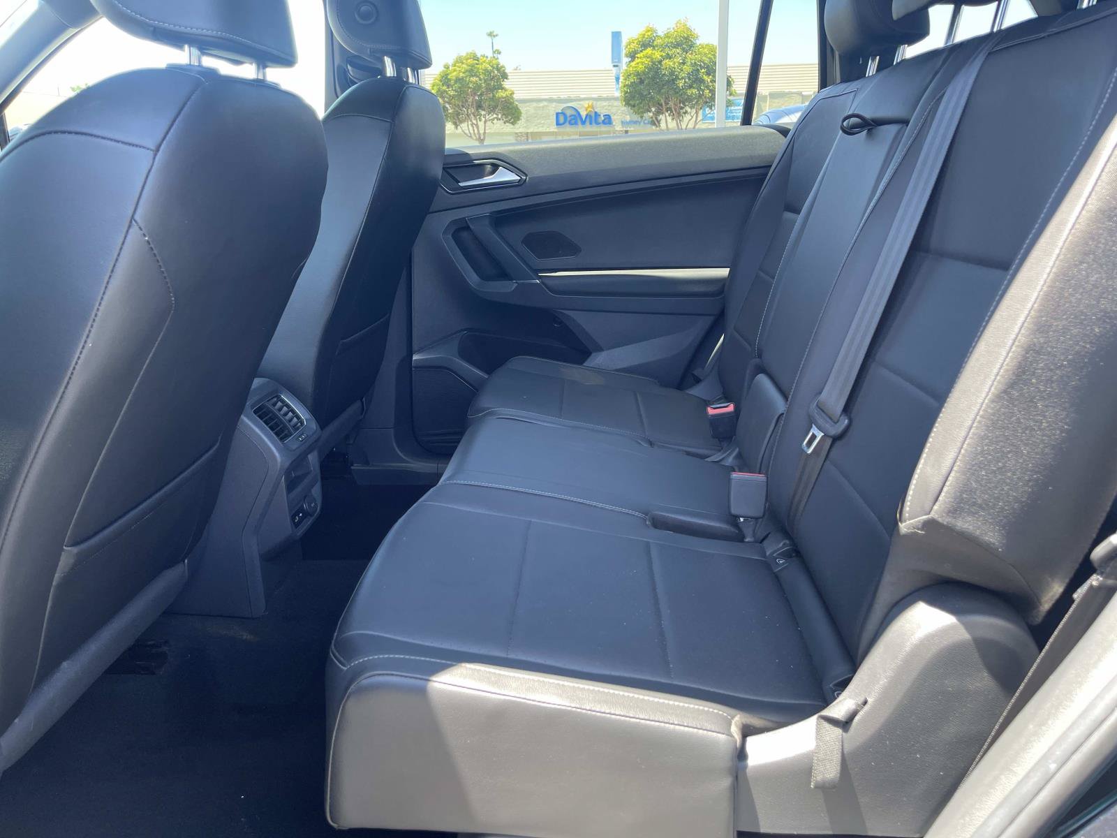 Used 2018 Volkswagen Tiguan SEL w/ R-Line Package FWD image 14