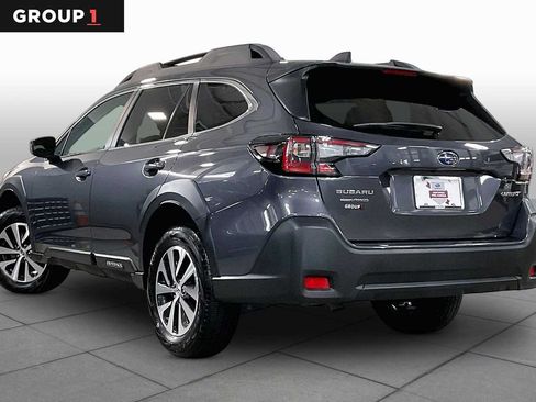 Used 2025 Subaru Outback Premium AWD/4WD image 12