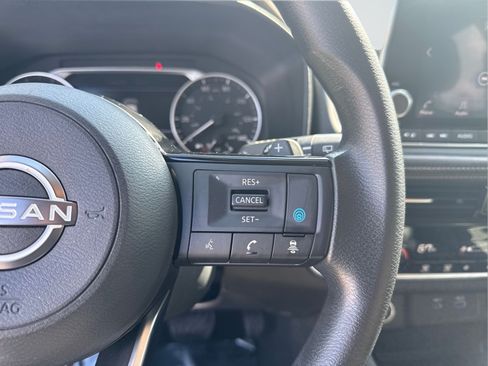 Certified 2022 Nissan Rogue SV FWD image 19