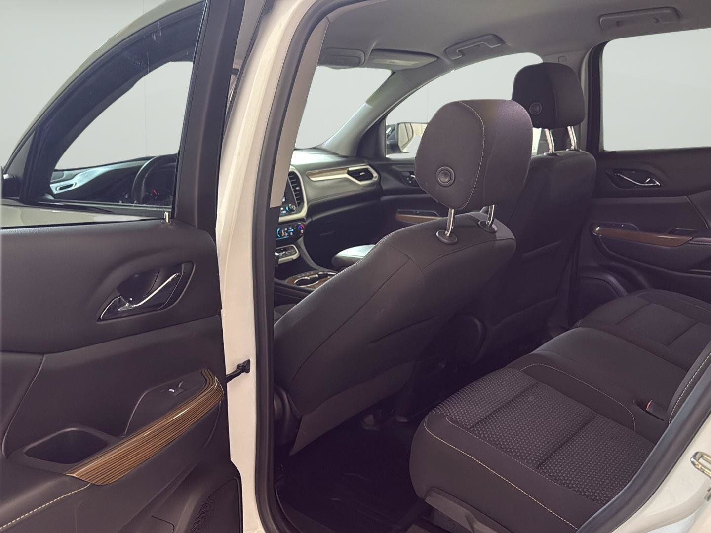 Certified 2021 GMC Acadia SLE w/ Elevation Edition FWD image 9