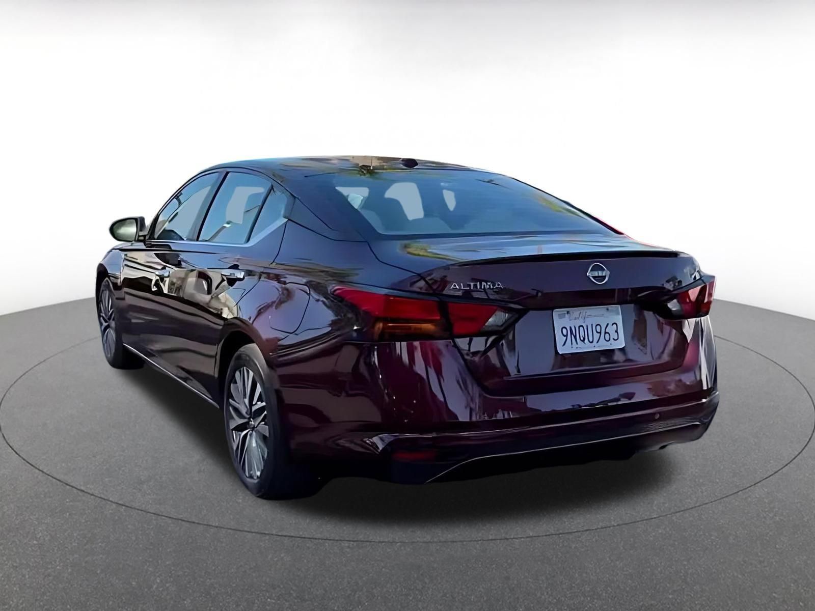Used 2025 Nissan Altima 2.5 SV FWD image 9