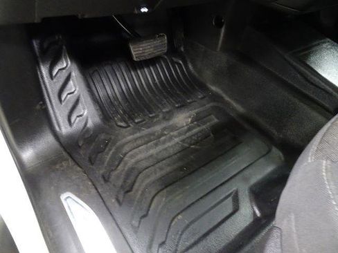 Used 2022 Chevrolet Silverado 2500 LT w/ Convenience Package image 23