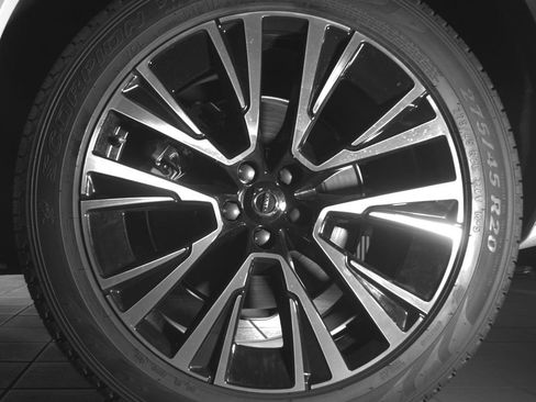 Certified 2025 Volvo XC90 T8 Core w/ Protection Package AWD/4WD image 26