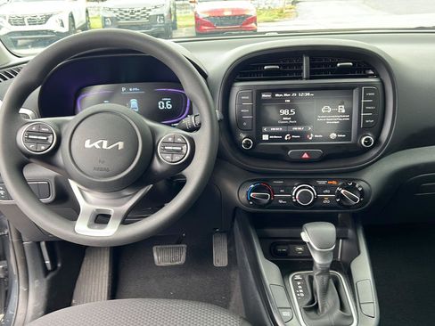 Used 2025 Kia Soul LX w/ LX Technology Package image 10
