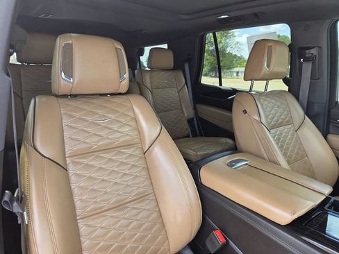 Used 2022 Cadillac Escalade Premium Luxury AWD/4WD image 36