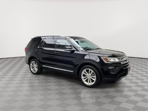 Used 2018 Ford Explorer XLT w/ Equipment Group 202A AWD/4WD image 43