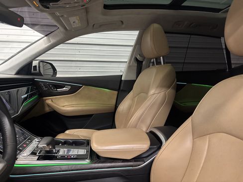 Used 2019 Audi Q8 Prestige w/ Luxury Package image 21