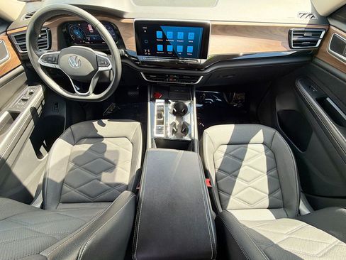 Used 2024 Volkswagen Atlas SE image 48