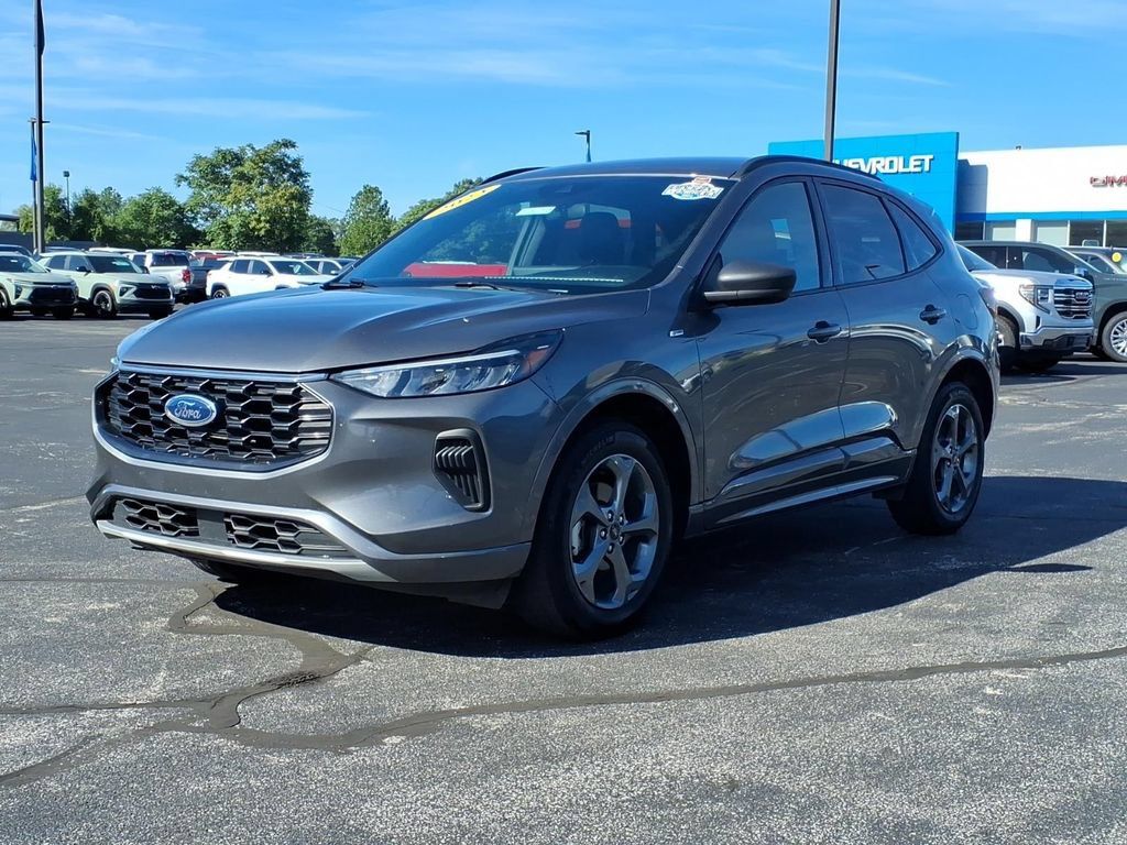 Used 2023 Ford Escape ST-Line w/ Tech Pack #1 AWD/4WD image 3
