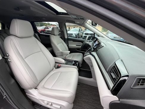 Used 2023 Honda Odyssey Touring image 16