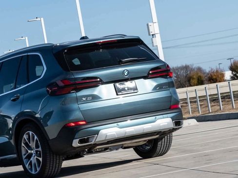 New 2026 BMW X5 xDrive50e w/ Premium Package image 5