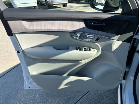 New 2026 Volvo XC90 B6 Ultra image 10