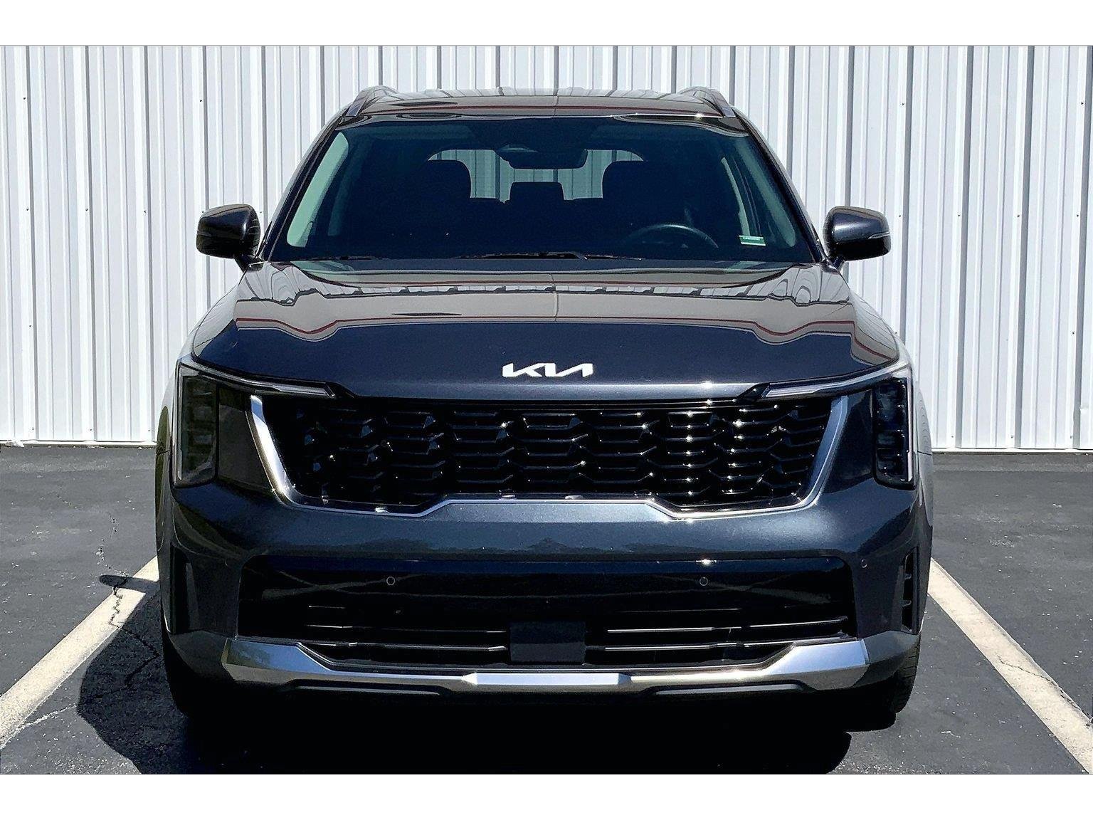 Used 2024 Kia Sorento S AWD/4WD image 3