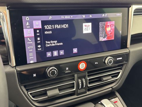 Certified 2026 Porsche Macan AWD/4WD image 40