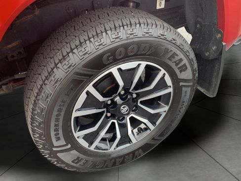 Used 2022 Toyota Tacoma TRD Sport AWD/4WD image 23