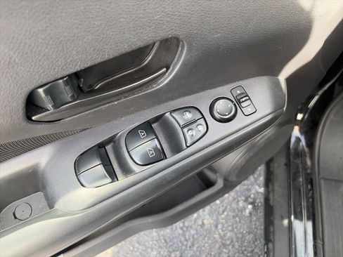 Used 2021 Nissan Kicks S image 11