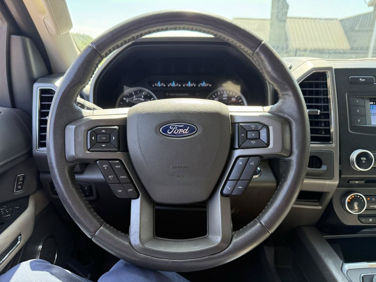Used 2018 Ford Expedition XLT w/ Equipment Group 201A RWD image 10