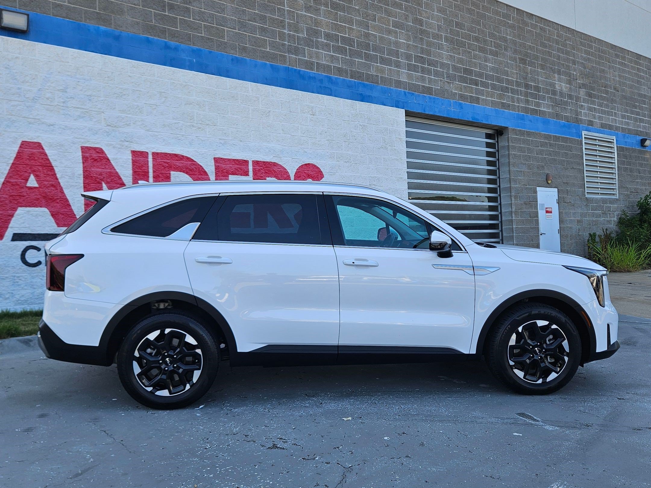 Used 2025 Kia Sorento S FWD image 8