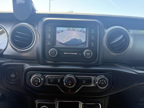 Used 2019 Jeep Wrangler Sport AWD/4WD image 29