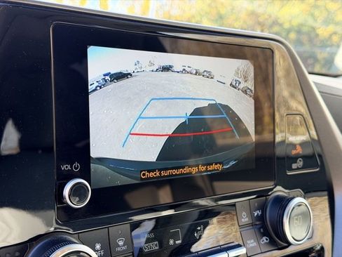 Used 2023 Toyota Highlander XLE image 14