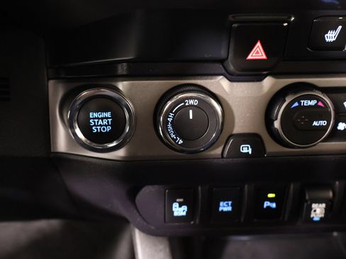 Used 2021 Toyota Tacoma Limited AWD/4WD image 8