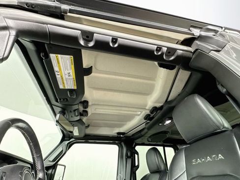 Used 2018 Jeep Wrangler Unlimited Sahara AWD/4WD image 27