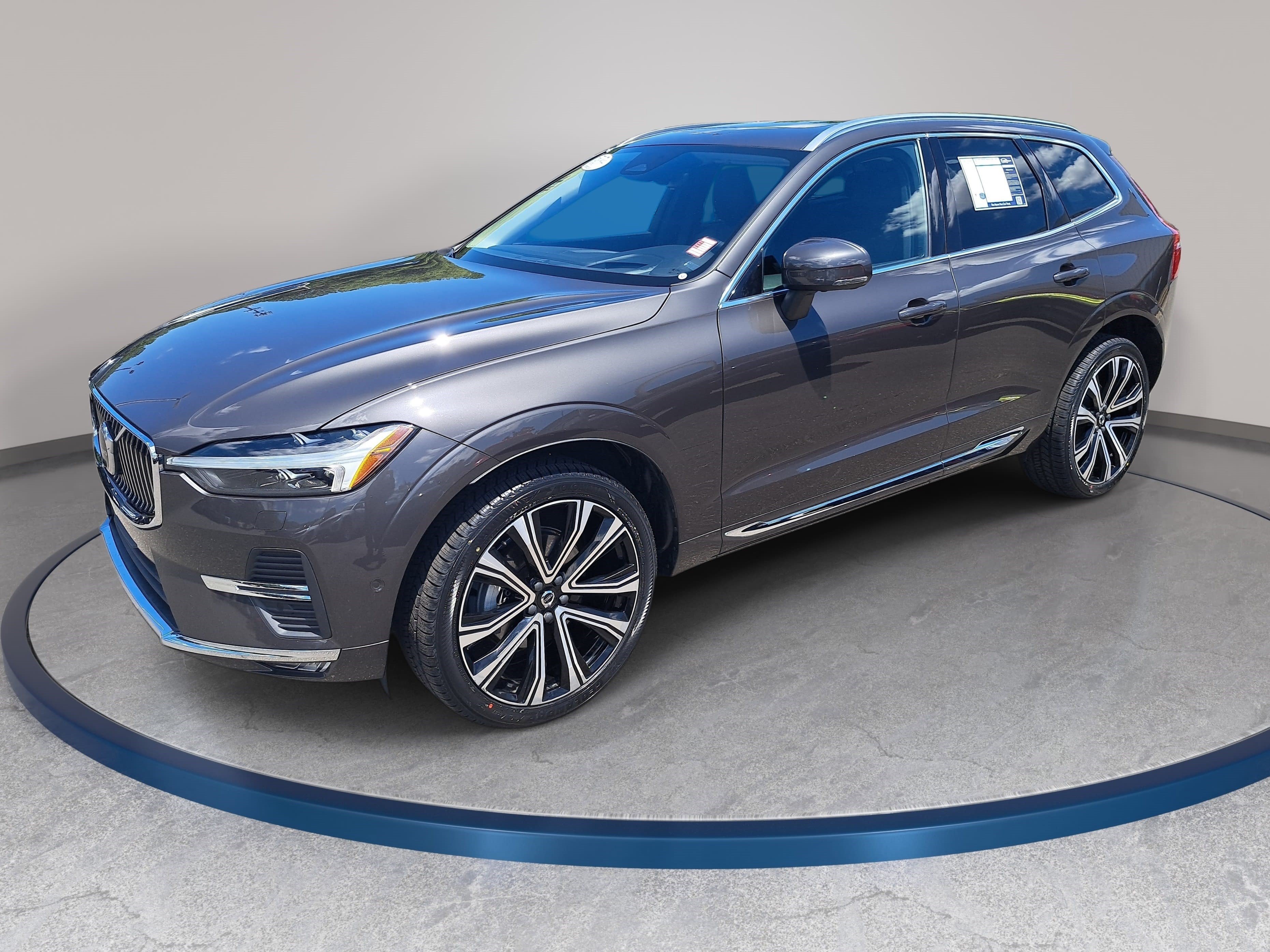 Used 2023 Volvo XC60 B5 Ultimate w/ Climate Package FWD image 1