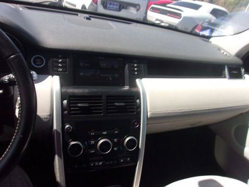 Used 2017 Land Rover Discovery Sport SE AWD/4WD image 16