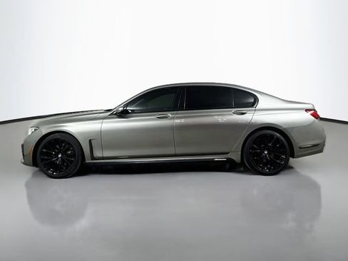 Used 2022 BMW 740i w/ M Sport Package RWD image 8