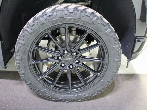 Used 2022 Chevrolet Silverado 1500 High Country w/ Technology Package image 19