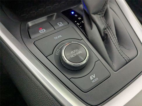 Used 2025 Toyota RAV4 XLE w/ Convenience Package image 24