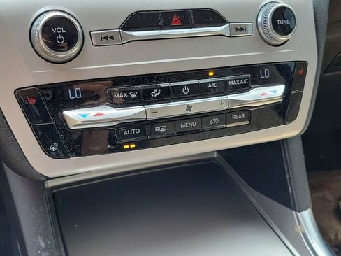 Used 2020 Ford Explorer XLT w/ Equipment Group 202A AWD/4WD image 25