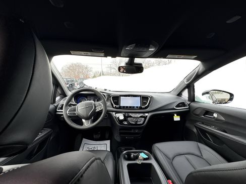New 2026 Chrysler Pacifica Select image 21