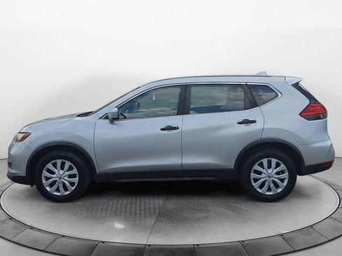 Used 2017 Nissan Rogue S FWD image 2